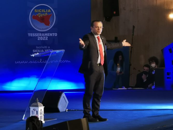 Cateno De Luca a Catania