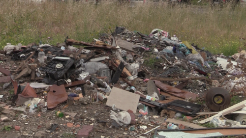 Reggio Calabria, 9 maggio 2022: rifiuti "en plein air" all'ex 208