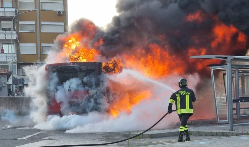 incendio autobus Messina 240522