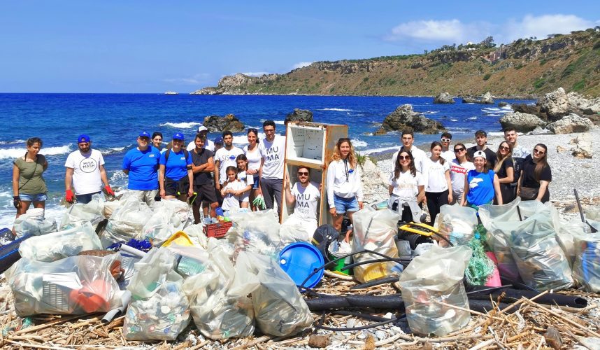 Milazzo pulizia spiagge volontari