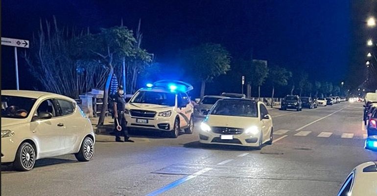 polizia metropolitana controlli strada notte jonio