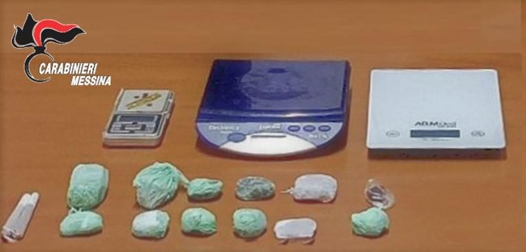 Stromboli All imbarco Con 33 Grammi Di Hashish Tenta Di Lanciare In 