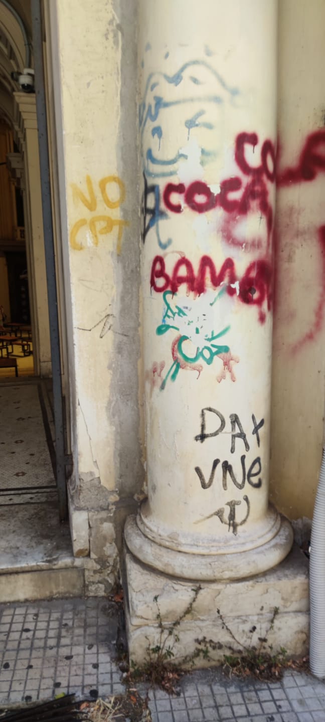 Messina. Galleria Vittorio Emanuele imbrattata