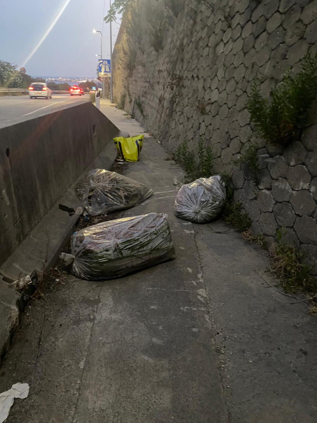 Messina. Rifiuti nelle Gallerie della Panoramica