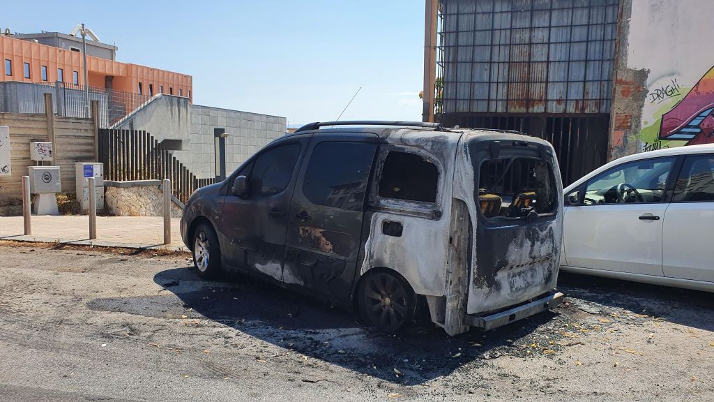 auto incendiata cirs messina