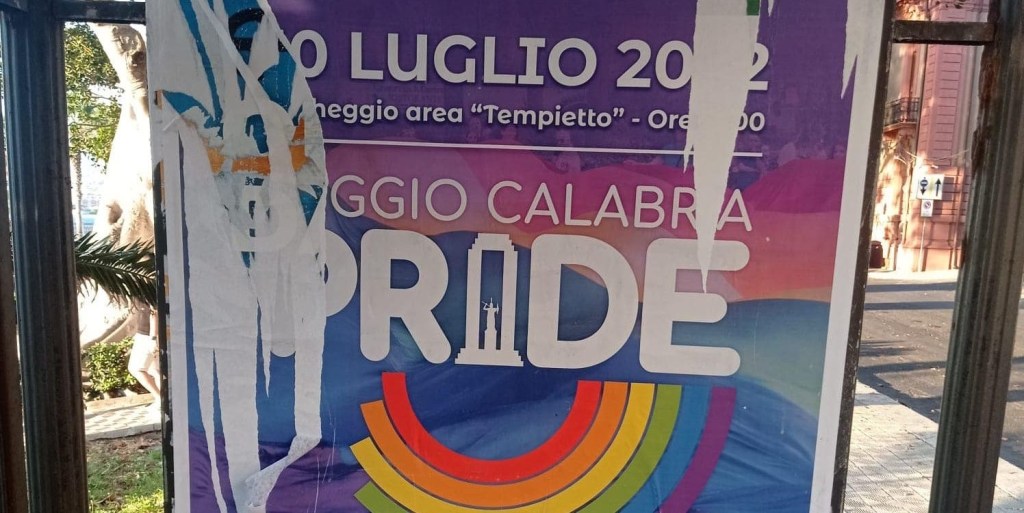 Pride RC, manifesti vandalizzati