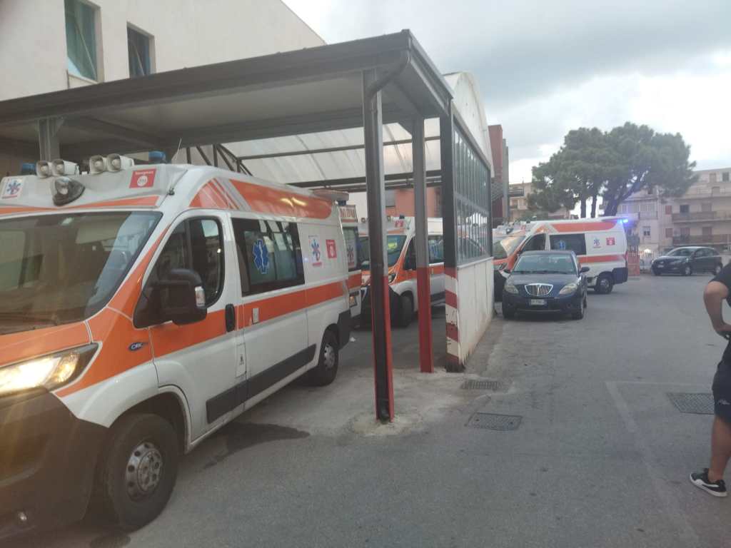 118 sant'agata ambulanze in fila al ps