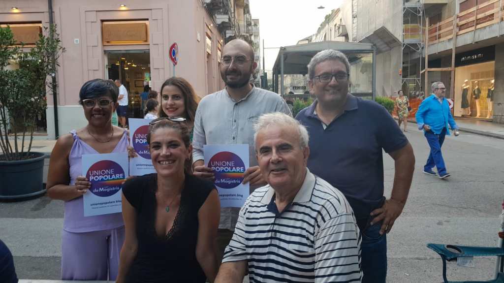 Unione popolare raccoglie le firme a Messina: Simona Suriano, Dolores Dessi, Simona Stracuzzi, Ivan Cali, Luca Cangemi