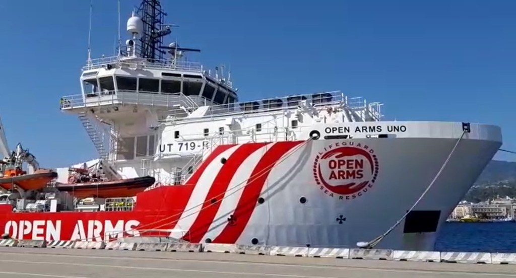 Open Arms sbarco migranti 270822