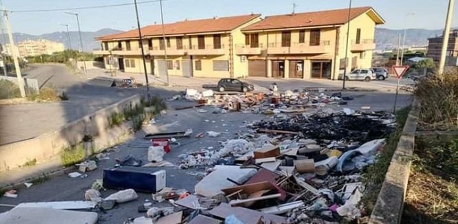 Arghillà, rione attanagliato da rifiuti e degrado
