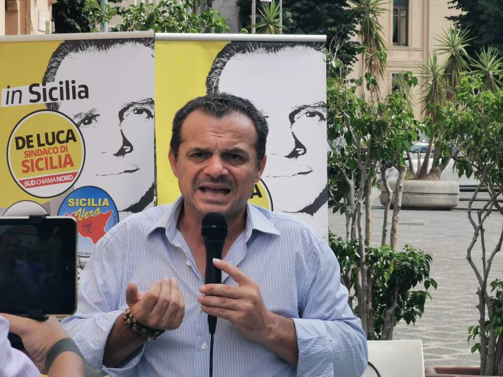 Da De Luca nessuna tregua a Schifani: "Basta immobilismo nei rifiuti in Sicilia"