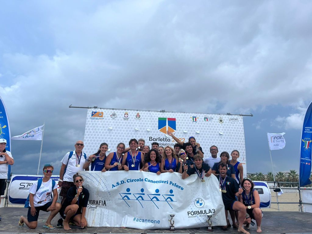 la canottieri peloro festeggia a barletta il camionato italiano di beach sprint