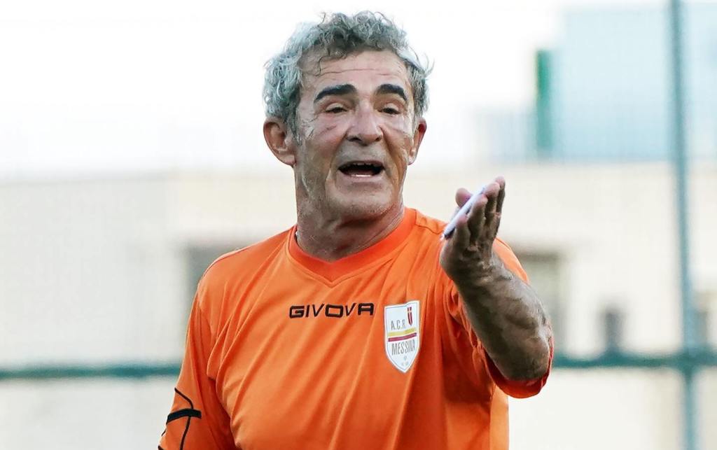 mister auteri (acr messina) dà indicazioni in allenamento