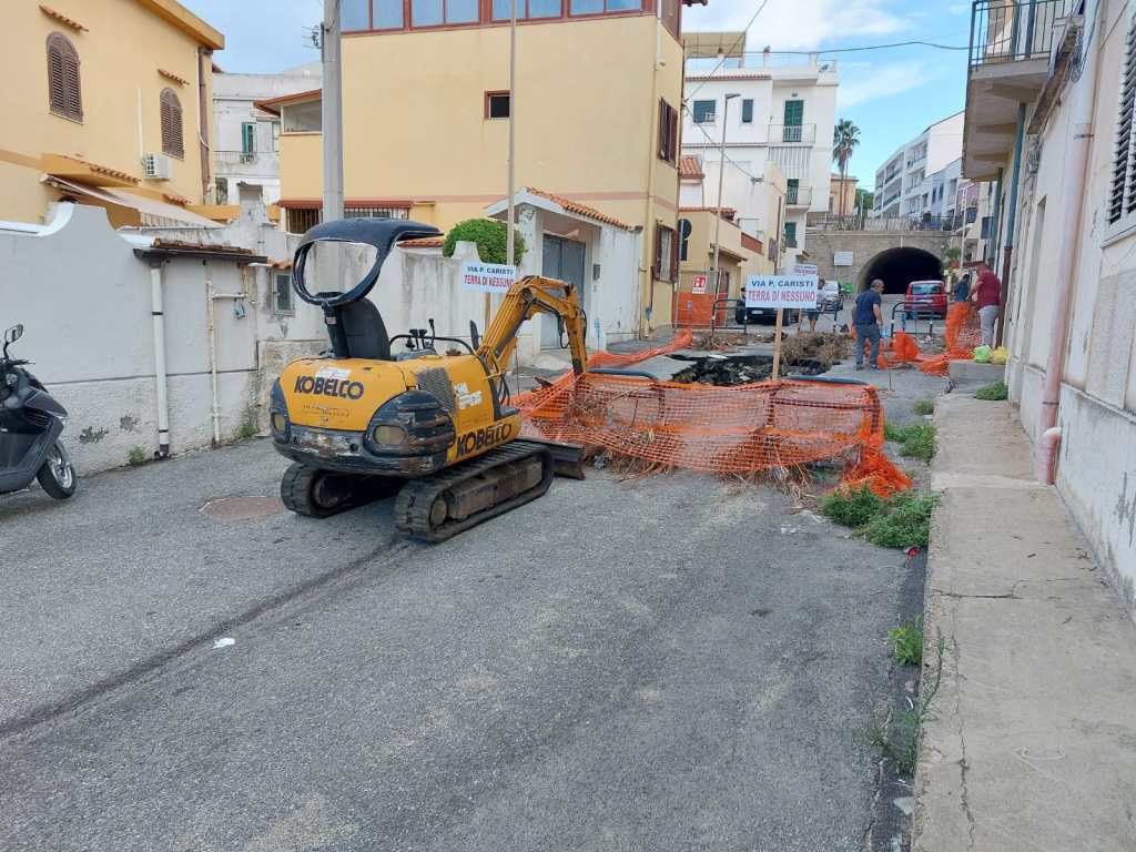 "La buca di via Caristi si è ingrandita" VIDEO Messina