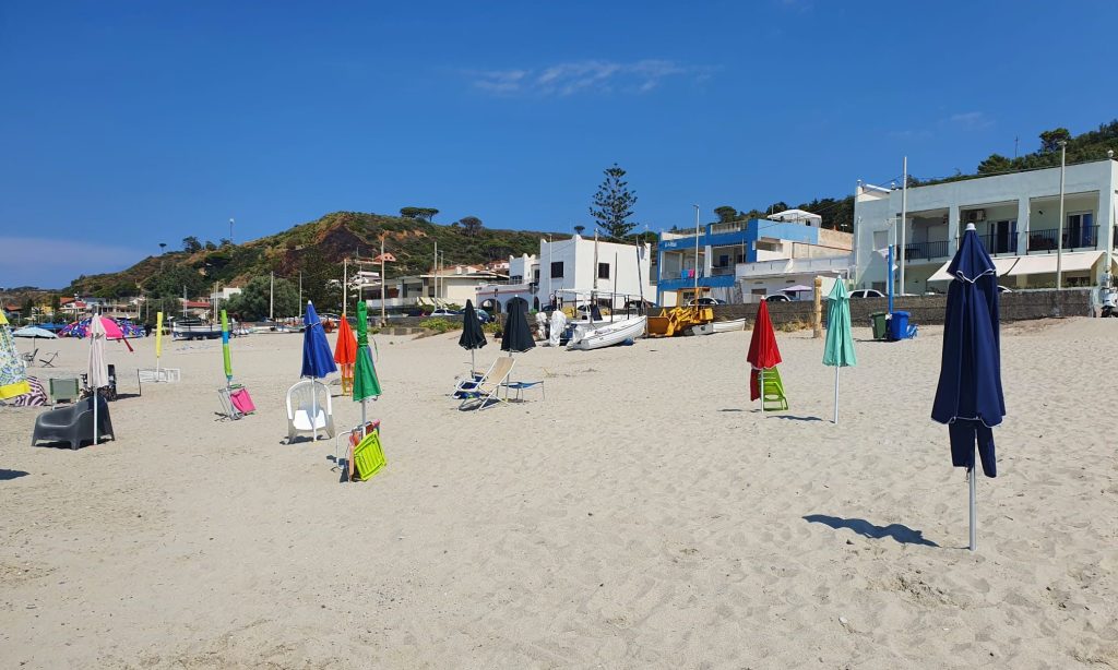 Messina. Ombrelloni segnaposto