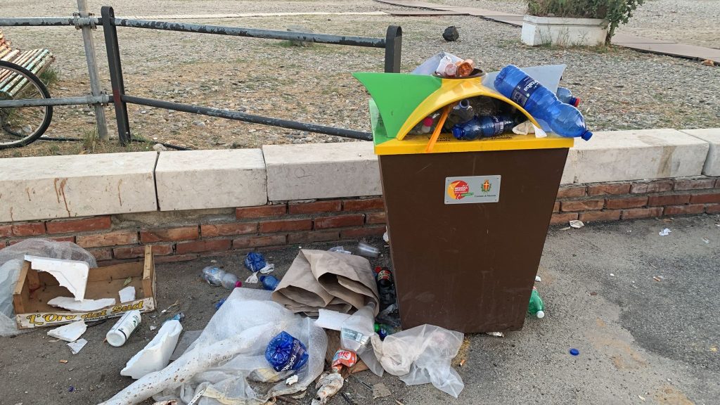 Messina. Immondizia a Capo Peloro