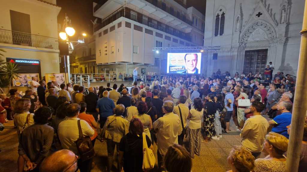 Matteo Francilia contro Cateno De Luca a Furci Siculo, elezioni regionali 2022,
