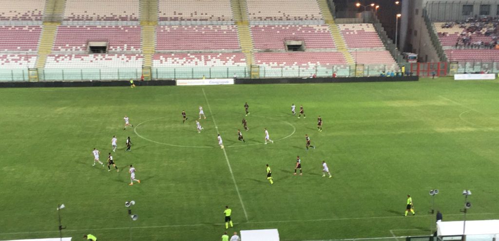 messina e crotone schierate in campo