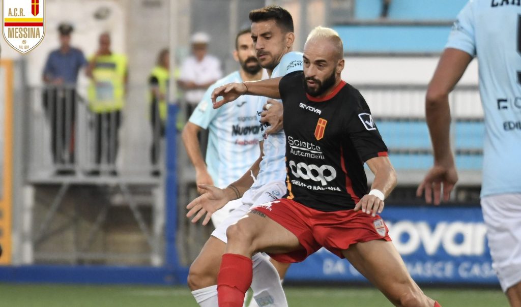 curiale, attaccante acr messina, in campo