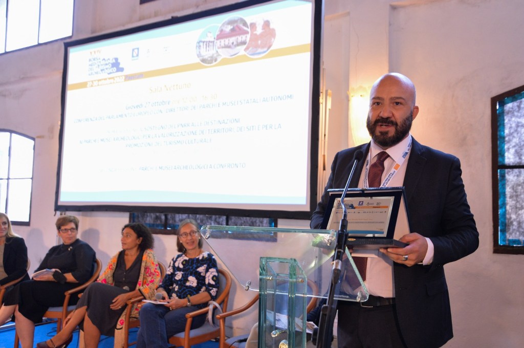 Premio "Paestum" a Carmelo Malacrino del MarRc