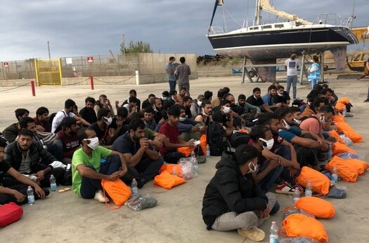 Migranti sbarcati a Roccella Jonica (1.10.2022)