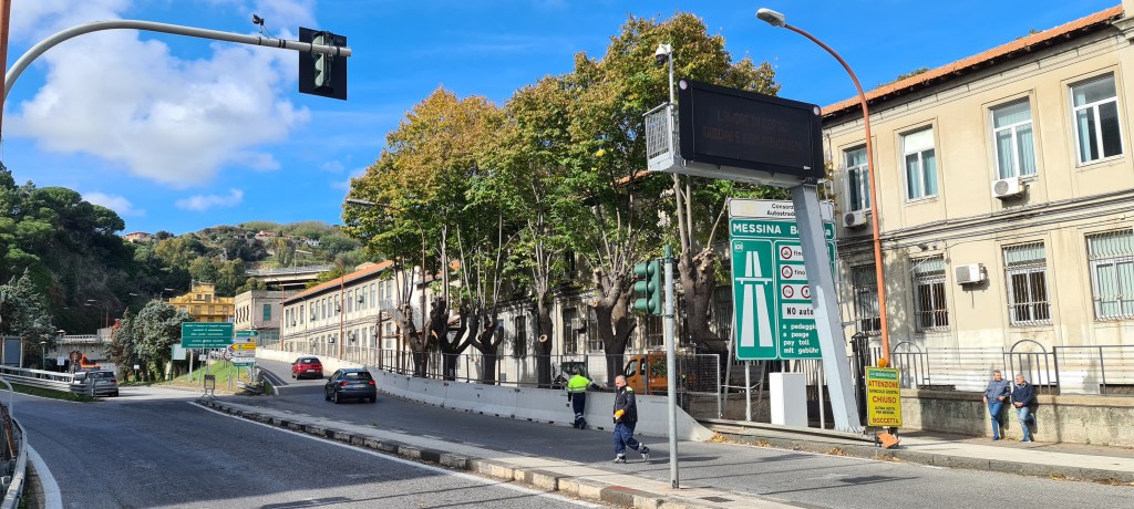 Riaperto lo svincolo di Boccetta: è terminata la potatura degli alberi all'Archimede