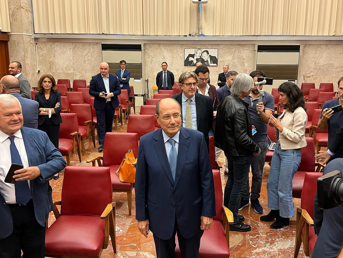 Pi Spine Che Rose Per Schifani Con Forza Italia Divisa E La 