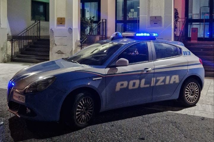 Arresto delle Volanti uomo per armi 26.11