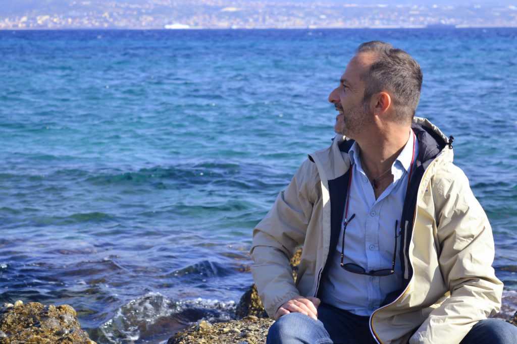 La pittura di Simone Caliò: #Memare nel segno dei colori del Mediterraneo