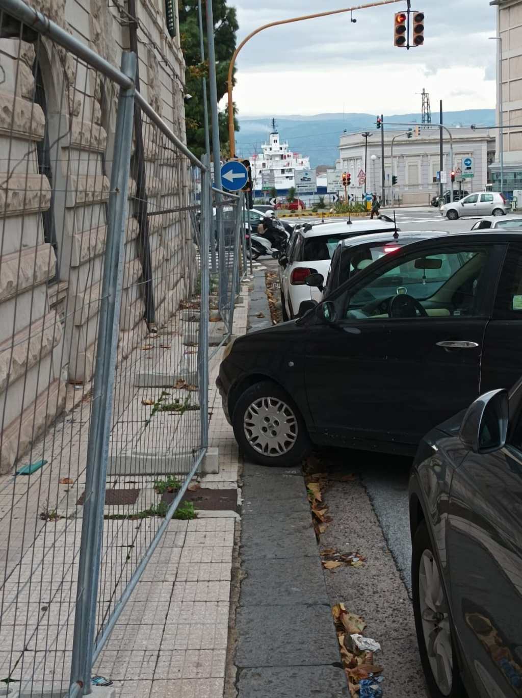 Parcheggio su marciapiede