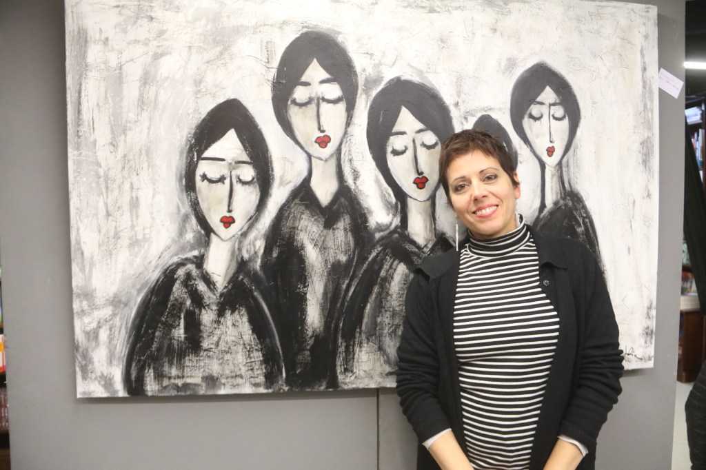 I quadri di Ilia Currò: donne e gatti nel segno della libertà VIDEO