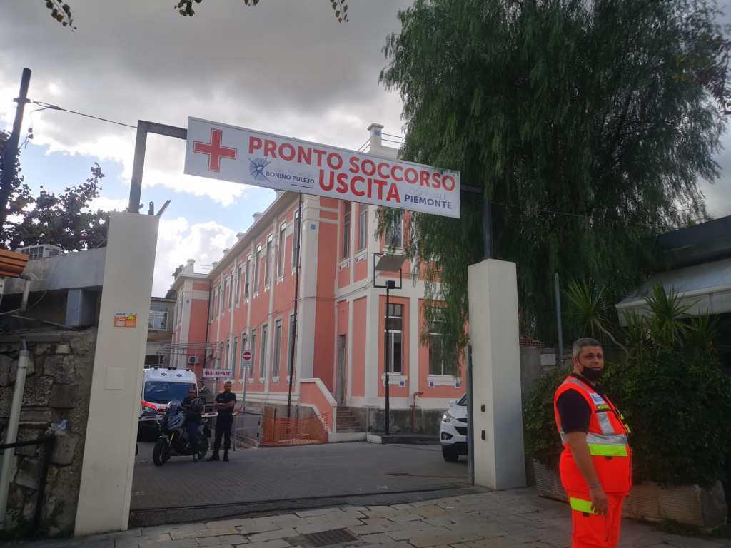 "Mio padre al pronto soccorso 4 giorni, mancavano i posti letto negli ospedali"