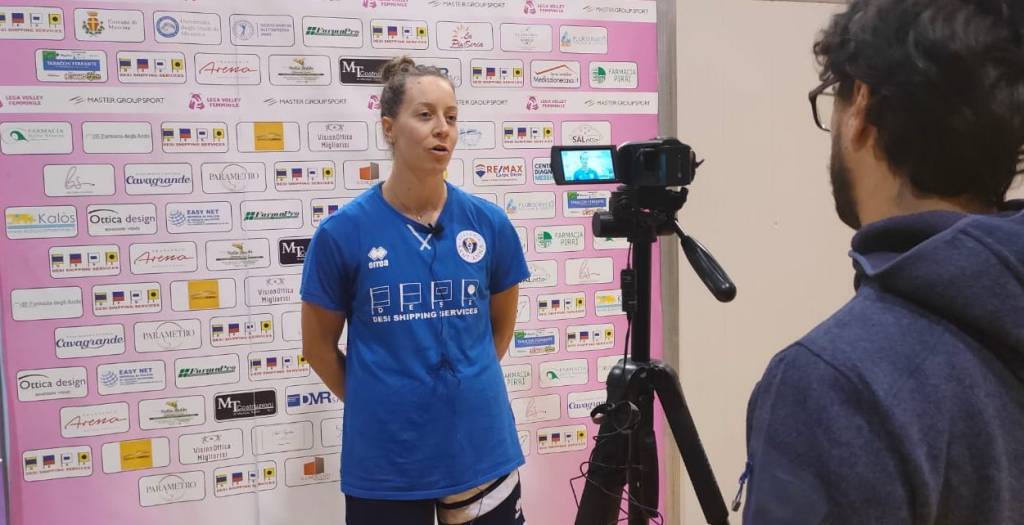 barbara varaldo davanti la videocamera durante l'intervista