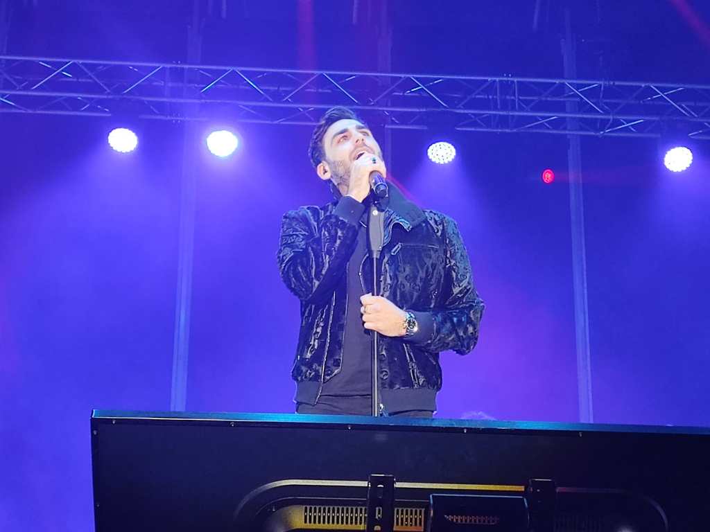Alberto Urso a Piazza Duomo, "il mio canto d'amore per Messina" VIDEO