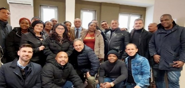 Medici cubani accolti all'ospedale di Locri dall'assessore regionale Giovanni Calabrese