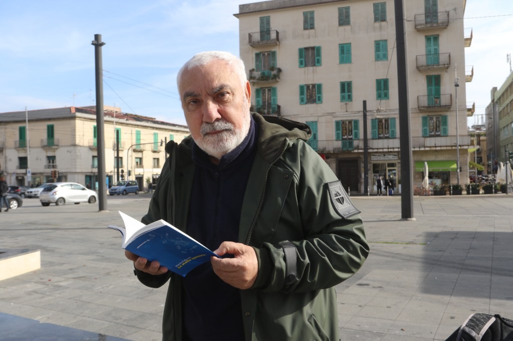 Lo scrittore Mario Falcone