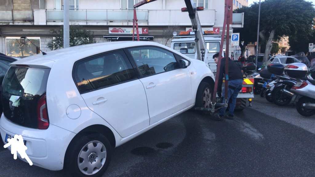 Quando l'auto del Comune viene rimossa dalla polizia municipale