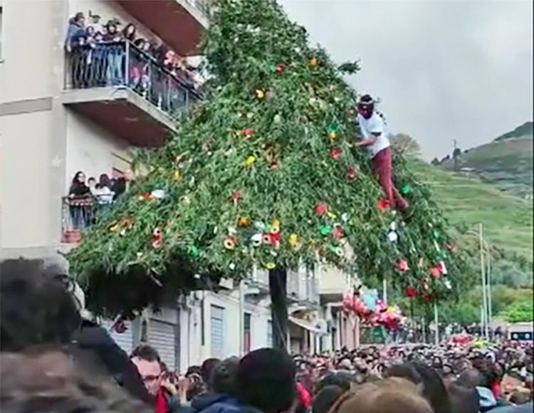 Da U Pagghiaru a "U cavaduzzu e l'omu sabaggiu", il ritorno del popolo in piazza VIDEO