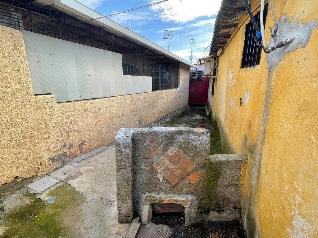 "Ancora bare in baracca, la signora Angela era malata ed è morta in attesa della casa" Risanament Messina