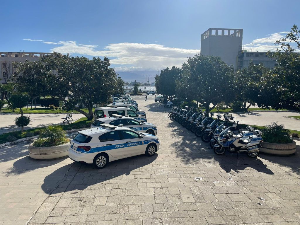 Messina. La polizia municipale in piazza Unione europea