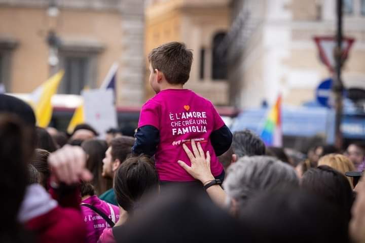 Figli di coppie dello stesso sesso. Messina in piazza per le famiglie "Arcobaleno"
