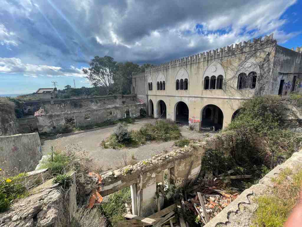 Il Castellaccio, un forte diventato colonia per bambini e ora abbandonato da anni
