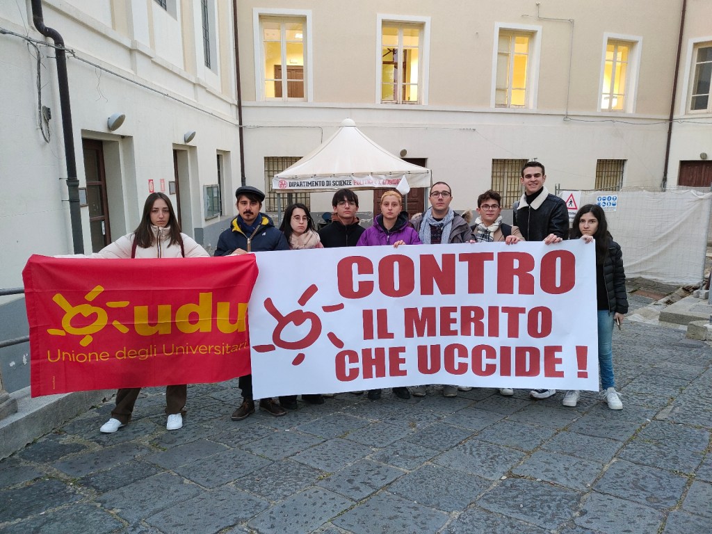 "Basta pressioni: agli studenti serve sostegno psicologico in scuole e università"