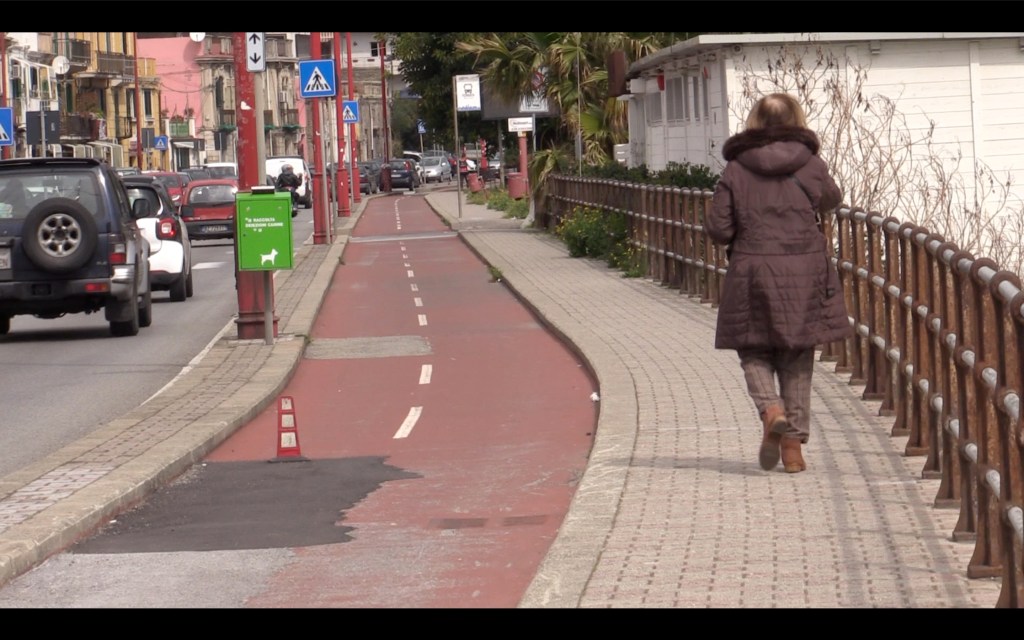 A Paradiso la spiaggia scompare. E la pista ciclabile è vittima di erosione e incuria VIDEO