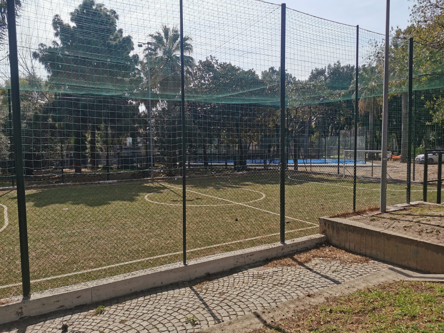 Villa Dante, si lavora al campo da padel. Pronto quello da calcetto FOTO