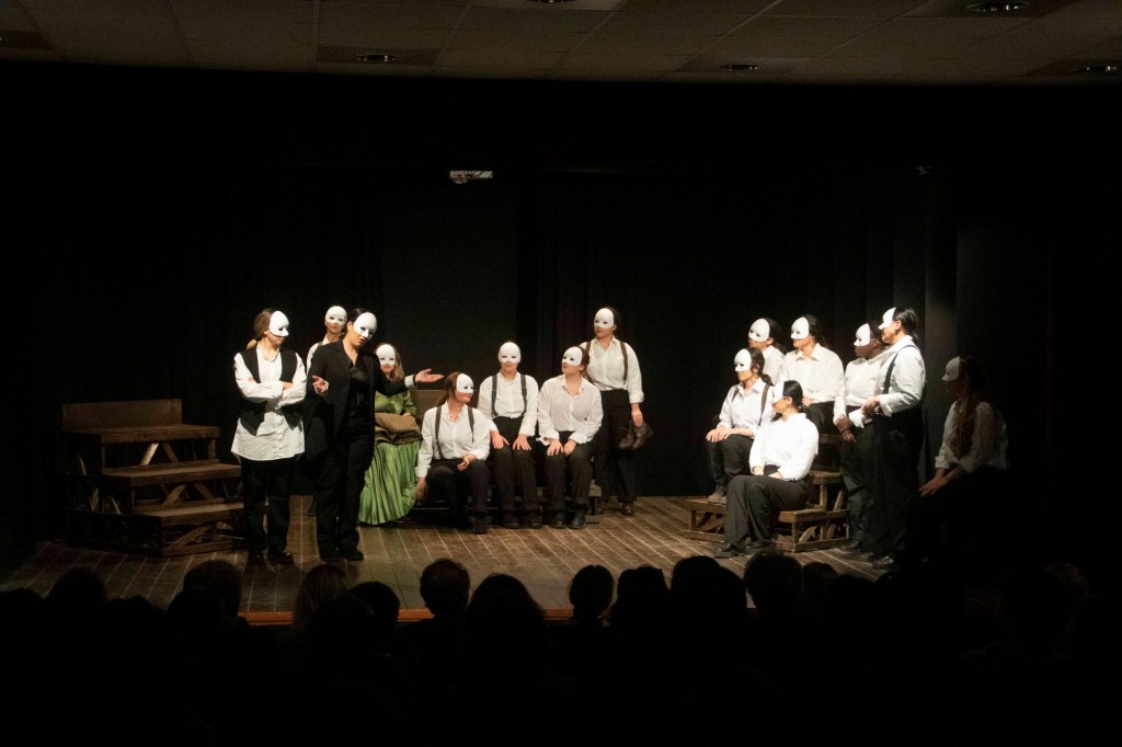 Con il teatro anche in carcere si sogna nel solco di Aristofane e delle madri costituenti VIDEO