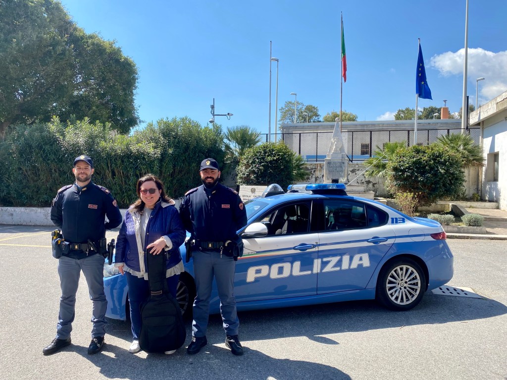 Foto restituzione chitarra rubata