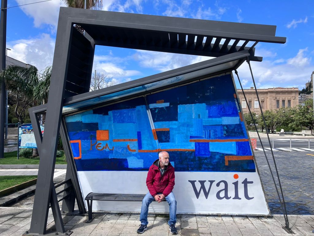 La pensilina di Largo Minutoli si rifà il look grazie all'artista Antonio Giocondo