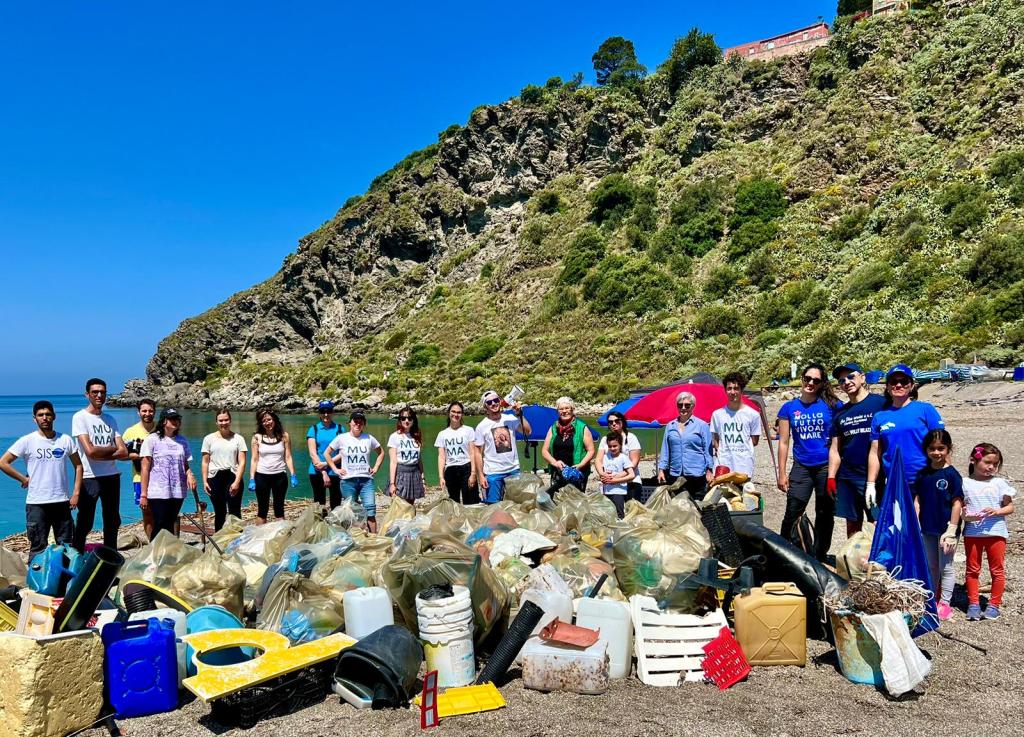 Milazzo pulizia spiaggia del tono