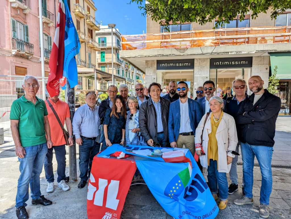 C'è chi dice no all'autonomia differenziata, i sindacati in piazza per le firme